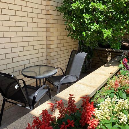 Ensenada Motor Inn And Suites Adelaide Dış mekan fotoğraf