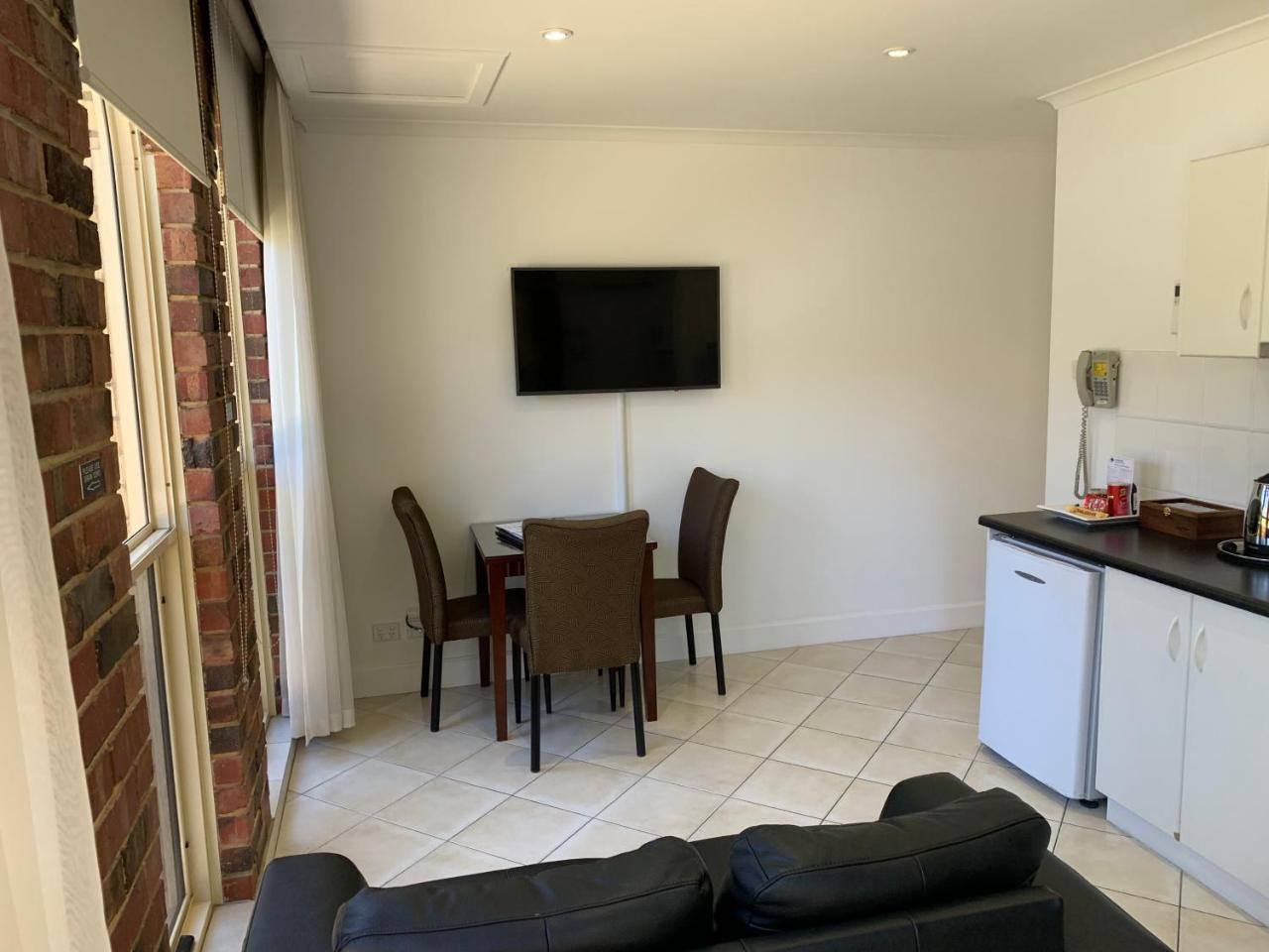 Ensenada Motor Inn And Suites Adelaide Dış mekan fotoğraf